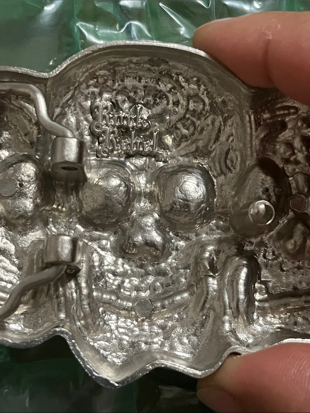 Silver Triple Skull Belt Buckle — Distinctive Men’s Accessory